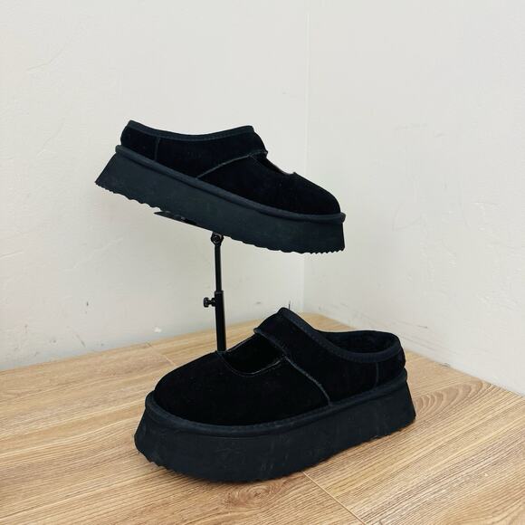 Mary Jane Shoes - Women’s Black Platform Fur Lined Mary Jane Slipper Size 7